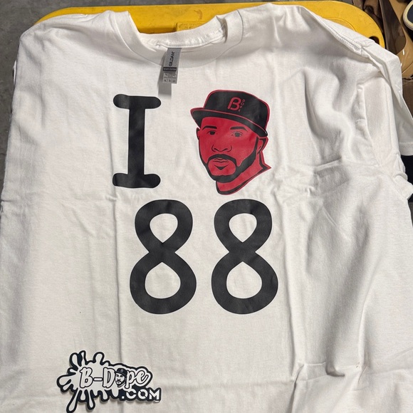 Gildan White T-Shirt with Red and Black Graphic - Picture 2 of 3